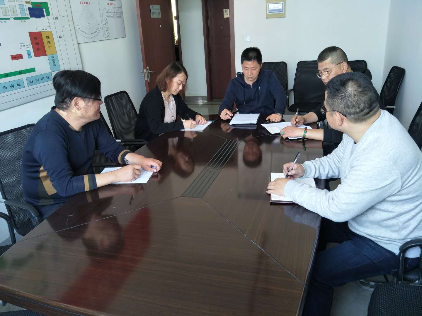 ����AG����|AG���˹�����