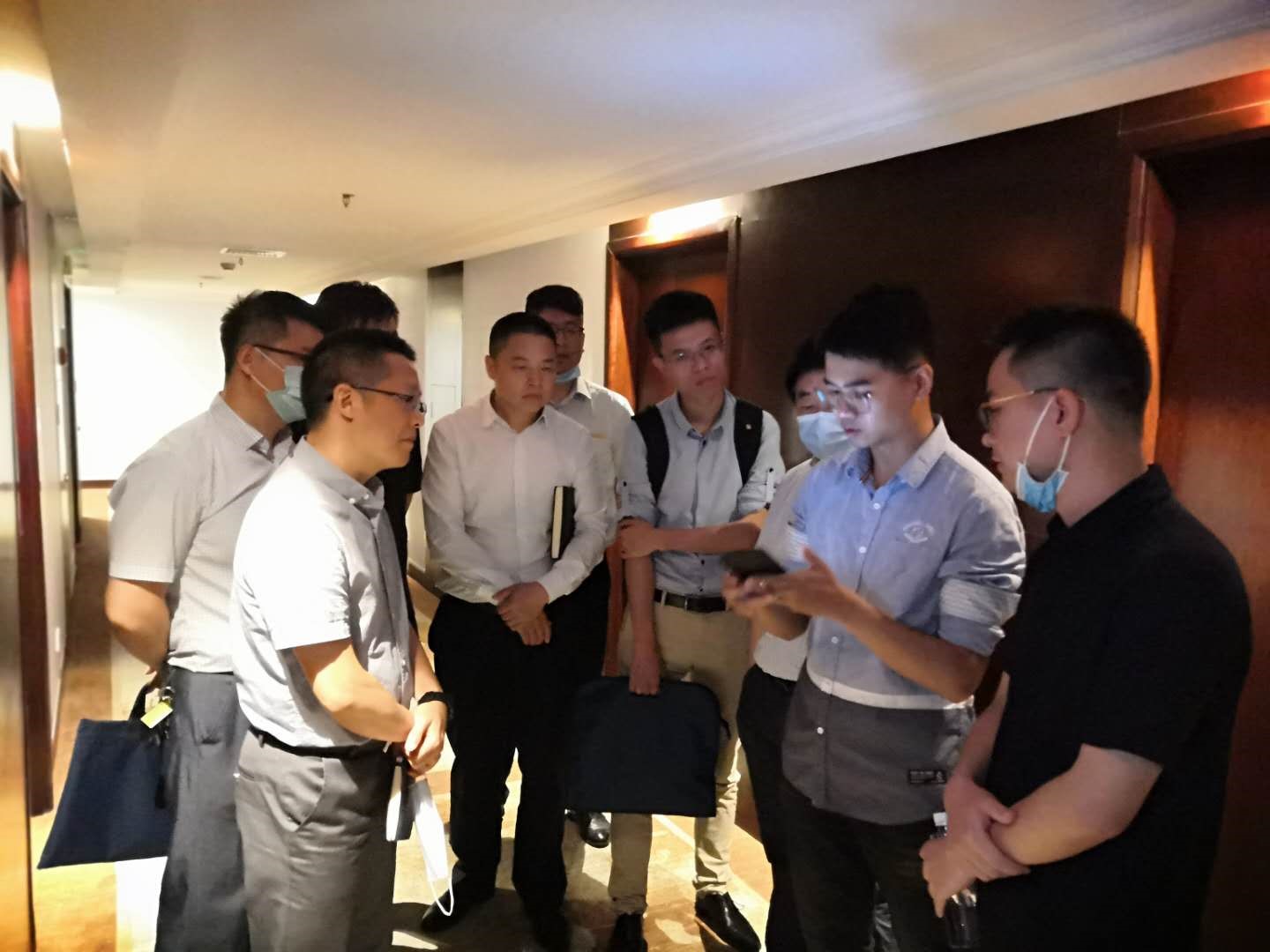 ����AG����|AG���˹�����